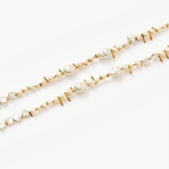 Elegant Gold and Pearl Bracelet - Picture 4 of 6